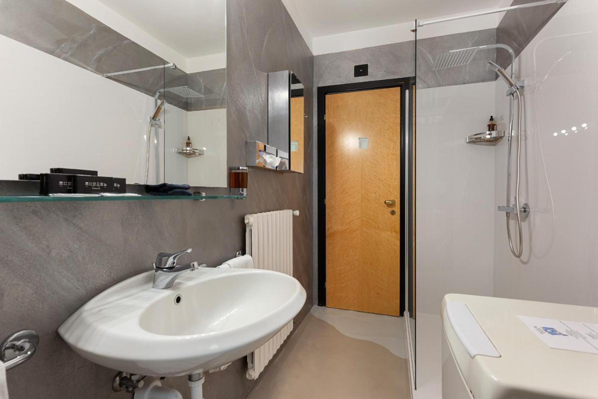 Casa Alle Colonne By Hotel Ancora Verbania Zewnętrze zdjęcie